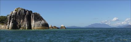 View to Hinchinbrook Island - QLD (PBH4 00 14663)